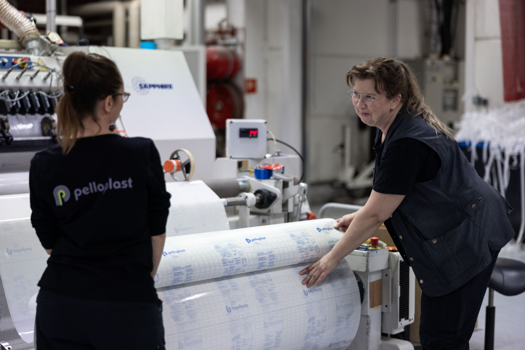 Pelloplastin työntekijöitä